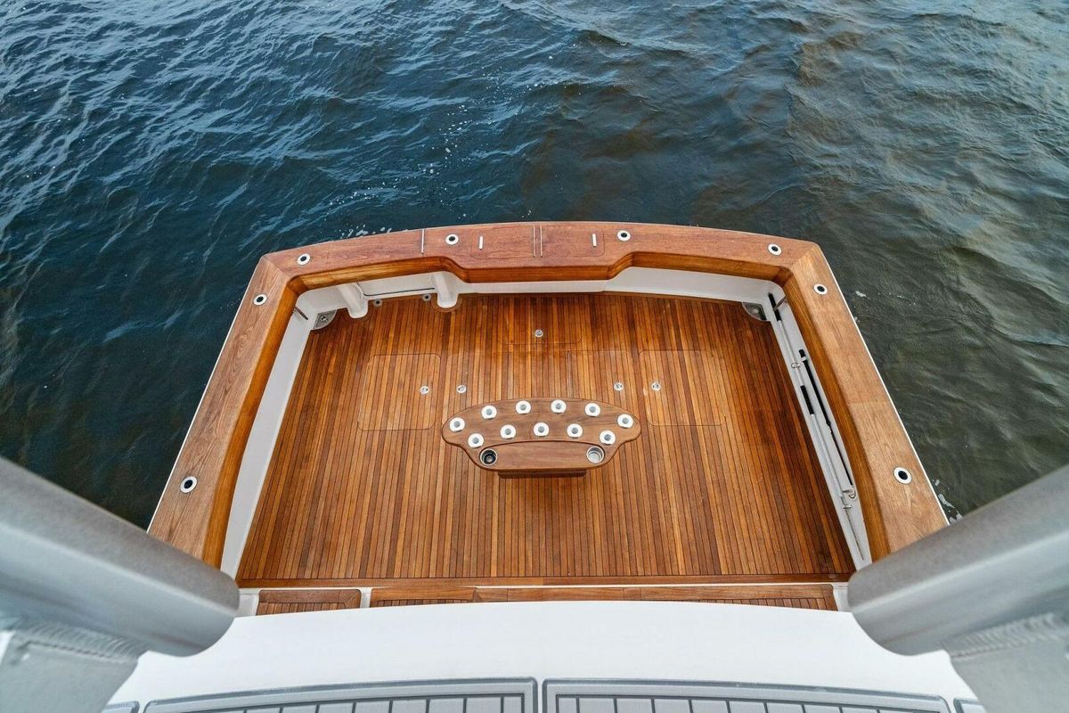 2006 Viking 61 
