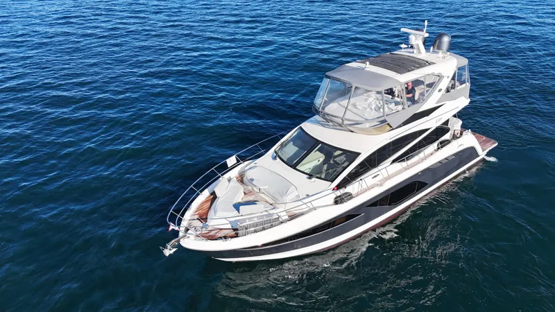 Boatjunkie Yacht Photos Pics 2018 SEA RAY L550 FLY