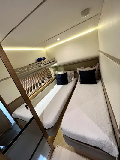 Boatjunkie Yacht Photos Pics Guest StateRoom