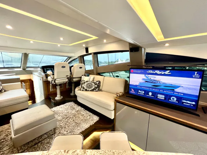 Boatjunkie Yacht Photos Pics Salon Area