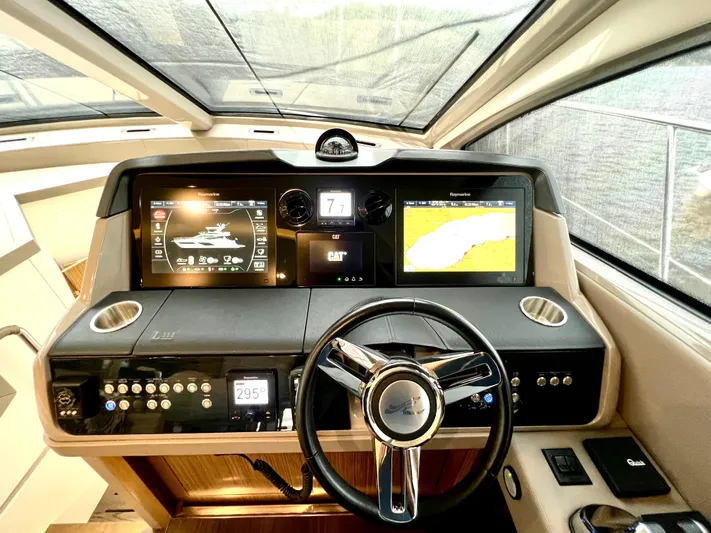 Boatjunkie Yacht Photos Pics Main Helm