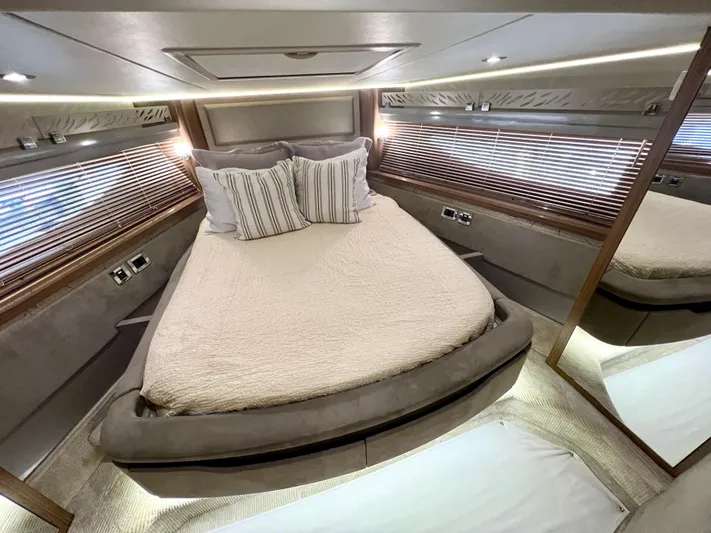 Boatjunkie Yacht Photos Pics VIP StateRoom - Forward