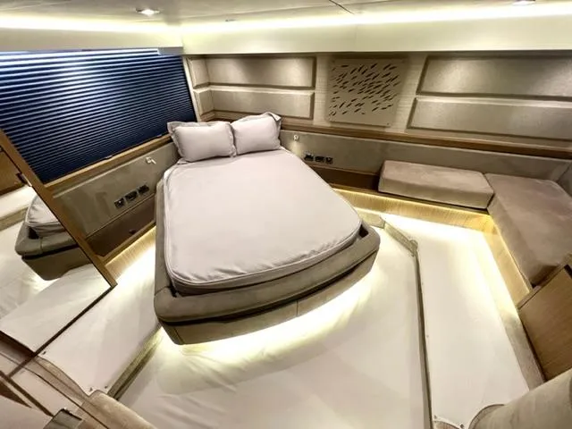 Boatjunkie Yacht Photos Pics Master StateRoom - Full Beam