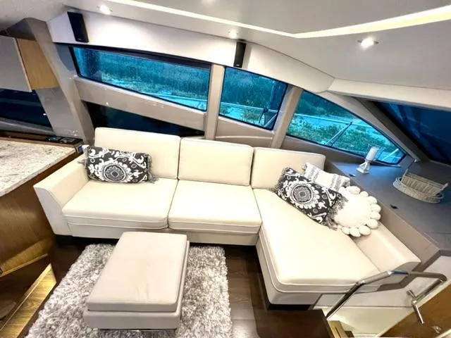 Boatjunkie Yacht Photos Pics Port Side Salon Seating