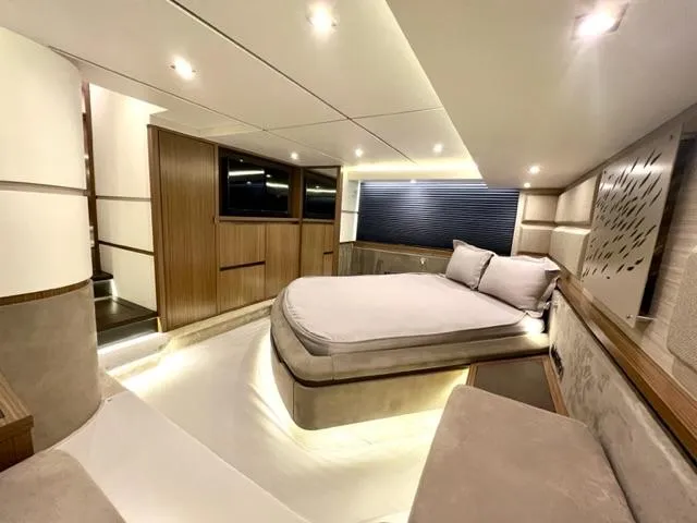 Boatjunkie Yacht Photos Pics Master StateRoom - Strb. Side