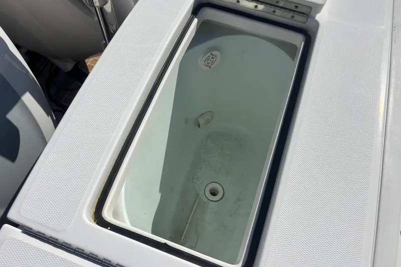  Yacht Photos Pics Livewell compartment on a 2017 Regulator 28 boat, featuring a clean interior.