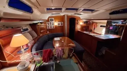  Yacht Photos Pics Interior of 2006 Beneteau Oceanis Clipper 393 yacht, featuring cozy seating and wooden finishes.