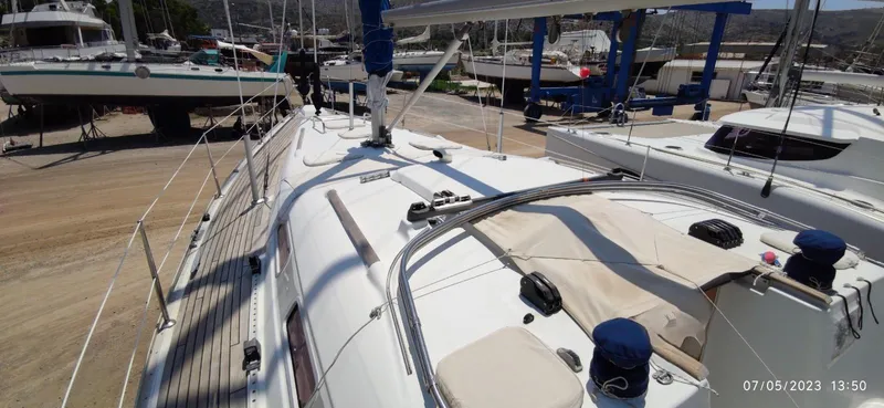  Yacht Photos Pics 2006 Beneteau Oceanis Clipper 393 sailboat on dry dock, viewed from deck.