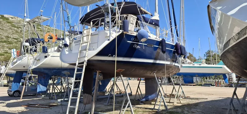  Yacht Photos Pics Beneteau Oceanis Clipper 393 sailboat on stands, 2006 model, in a boatyard.