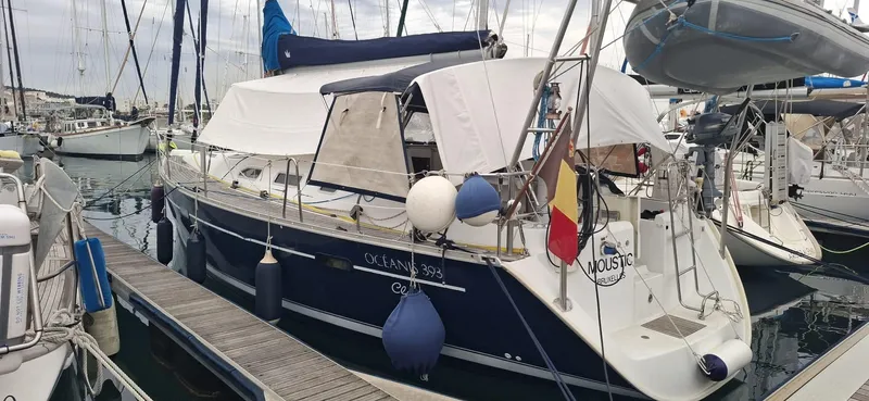  Yacht Photos Pics 2006 Beneteau Oceanis Clipper 393 yacht docked at marina, side view.