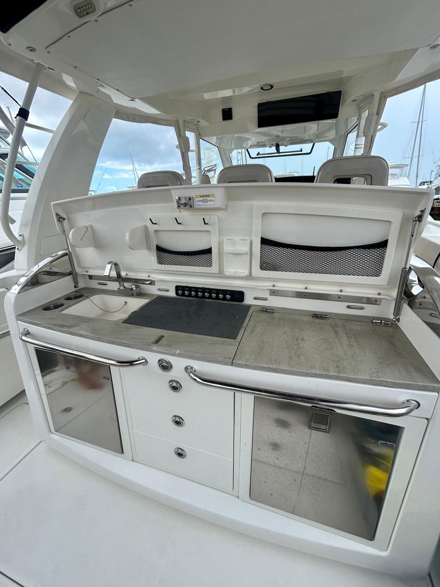 2019 Boston Whaler 42 
