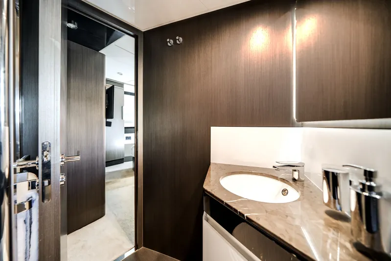  Yacht Photos Pics Luxurious bathroom on the Azimut S7 yacht, model year 2022.