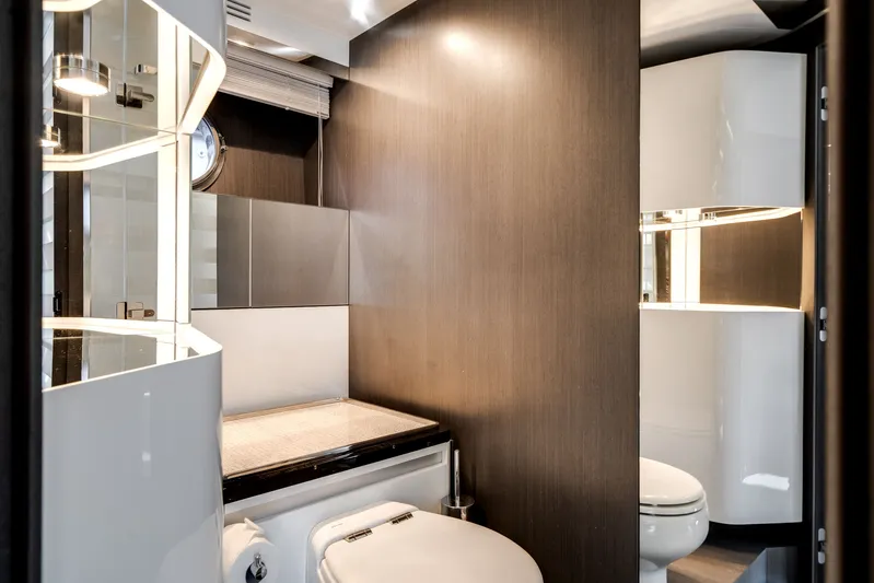  Yacht Photos Pics Luxurious bathroom in the 2022 Azimut S7 yacht model.