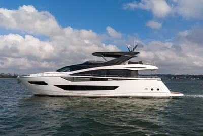 2024 Sunseeker 88 Yacht