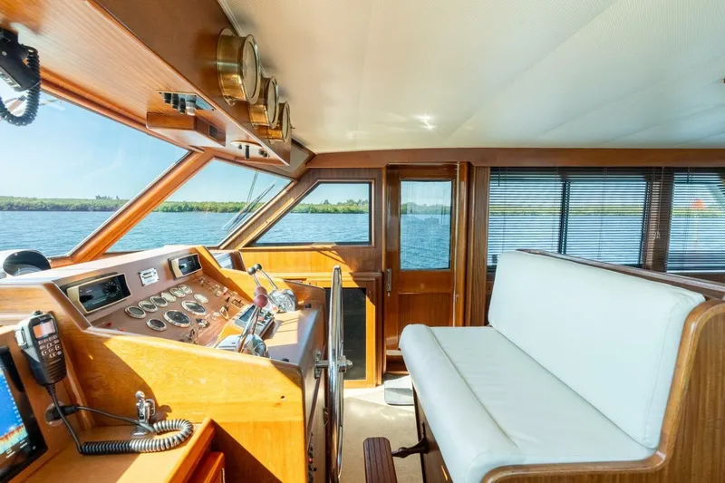 Even Keel Yacht Photos Pics Interior of 1985 Hatteras 53 Motor Yacht with helm and seating area.