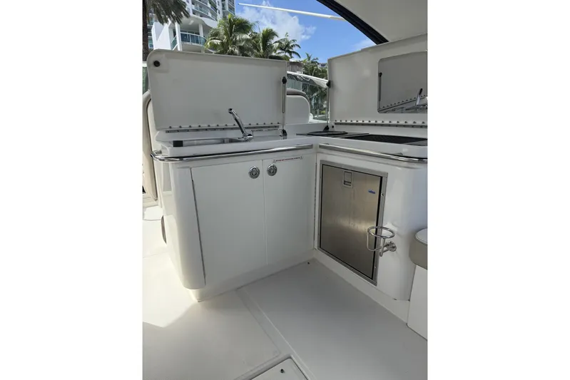  Yacht Photos Pics 2015 Sea Ray 370 Venture boat kitchenette with sink and storage.