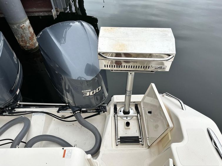 2011-31-pursuit-os-315-offshore