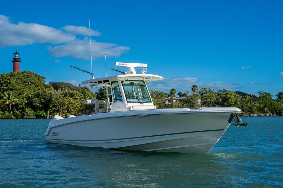 2020 Boston Whaler 330 Outrage