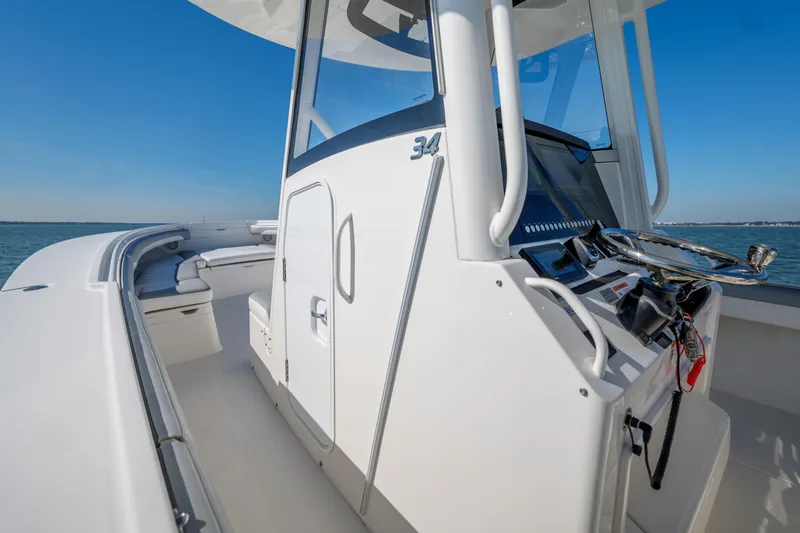 Treseos Yacht Photos Pics Regulator 34 Treseos- Helm