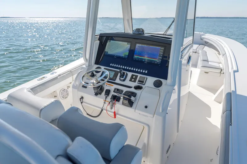 Treseos Yacht Photos Pics Regulator 34 Treseos- Helm