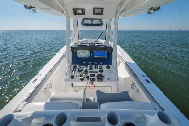 Treseos Yacht Photos Pics Regulator 34 Treseos- Helm