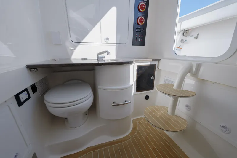 Treseos Yacht Photos Pics Regulator 34 Treseos- Head