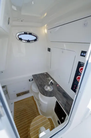 Treseos Yacht Photos Pics Regulator 34 Treseos- Head
