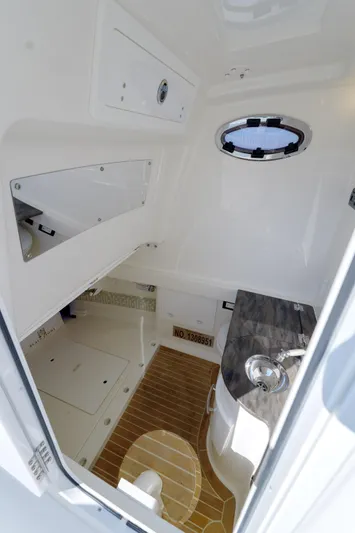 Treseos Yacht Photos Pics Regulator 34 Treseos- Head