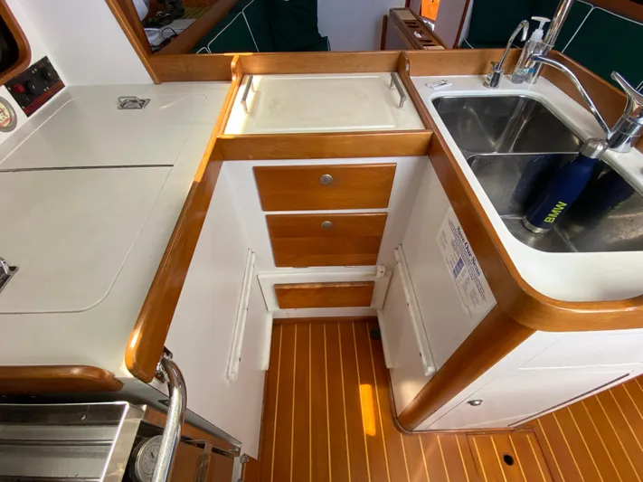 Jaywalker Yacht Photos Pics 