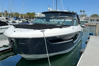 Cruisers Yachts 38 GLS