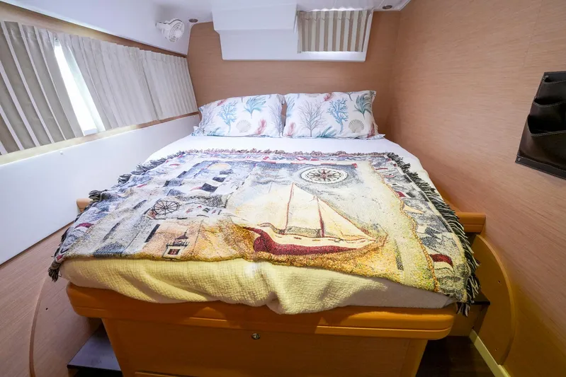 Bleu Lagoon Yacht Photos Pics Cozy bedroom in 2012 Lagoon 421 yacht with nautical-themed bedding.