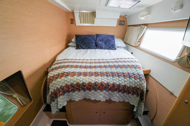 Bleu Lagoon Yacht Photos Pics Cozy bedroom in 2012 Lagoon 421 yacht with colorful quilt and natural light.