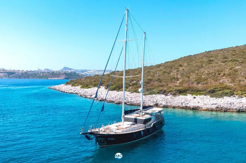 Cİca Sultan Yacht Photos Pics Luxurious 2014 Ark Yat 24M yacht sailing in clear blue waters near a rocky coastline.