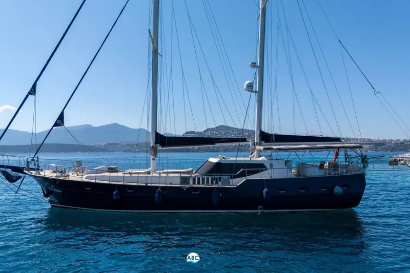 Cİca Sultan Yacht Photos Pics Luxurious 2014 Ark Yat 24M yacht sailing on clear blue waters.