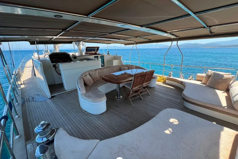 Cİca Sultan Yacht Photos Pics Luxurious 2014 Ark Yat 24M yacht deck with elegant seating and ocean view.