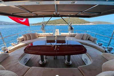 Yacht