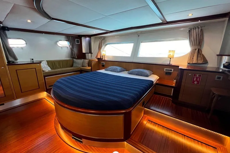 Cİca Sultan Yacht Photos Pics Luxurious Ark Yat 24M 2014 yacht bedroom with elegant wood finishes and ambient lighting.