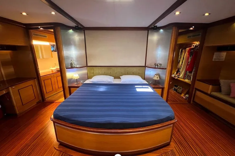 Cİca Sultan Yacht Photos Pics Luxurious Ark Yat 24M 2014 yacht bedroom with elegant wood finish and cozy lighting.