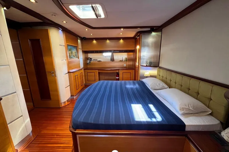 Cİca Sultan Yacht Photos Pics Luxurious Ark Yat 24M 2014 yacht bedroom with elegant wood finishes and cozy bedding.