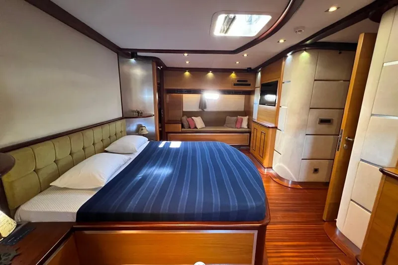 Cİca Sultan Yacht Photos Pics Luxurious Ark Yat 24M 2014 yacht bedroom with elegant wood finishes and modern amenities.