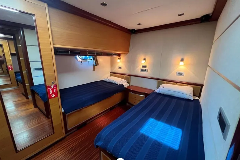 Cİca Sultan Yacht Photos Pics Luxurious cabin interior of 2014 Ark Yat 24M yacht with twin beds and elegant lighting.
