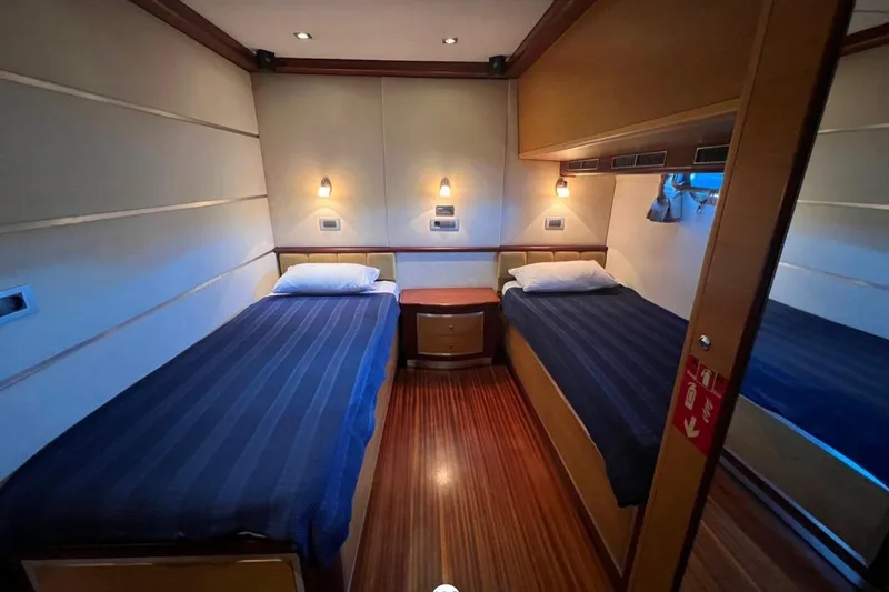 Cİca Sultan Yacht Photos Pics Luxurious twin cabin on 2014 Ark Yat 24M yacht with modern decor and ambient lighting.