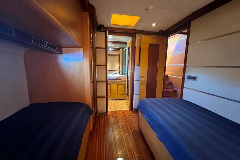 Cİca Sultan Yacht Photos Pics Luxurious cabin interior of 2014 Ark Yat 24M yacht with twin beds and wooden decor.