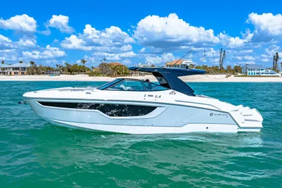 Cruisers Yachts 38 GLS Outboard