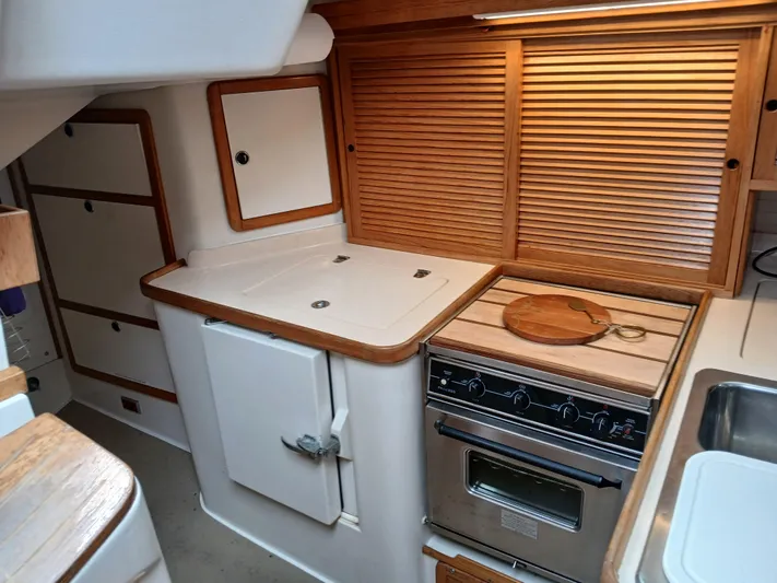 Aloha R & R Yacht Photos Pics 