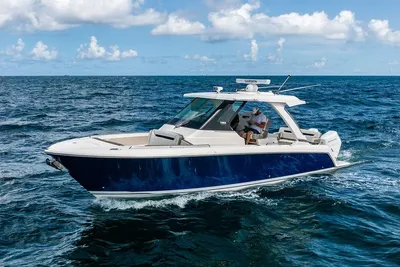 Tiara Yachts 34 LS