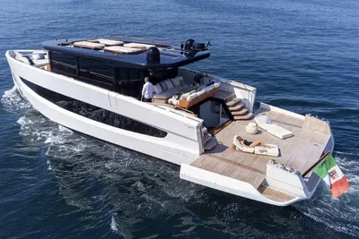 Evo Yachts V8