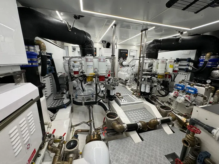 4 Stateroom Layout Yacht Photos Pics 