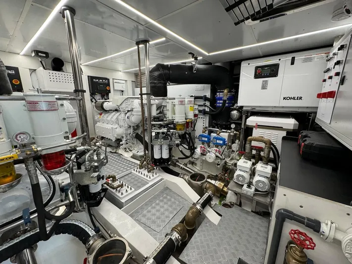 4 Stateroom Layout Yacht Photos Pics 