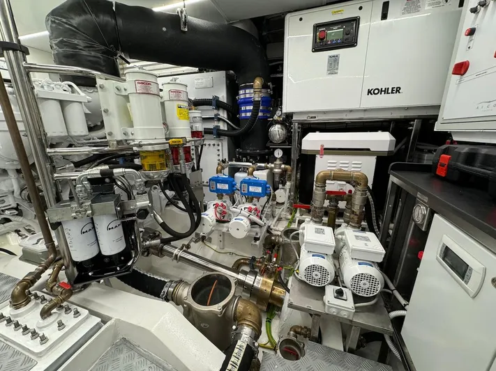 4 Stateroom Layout Yacht Photos Pics 